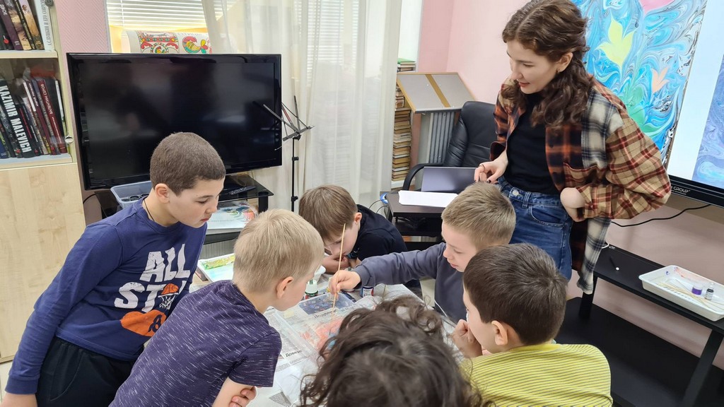 Мастер-класс «Эбру: весенние цветы»