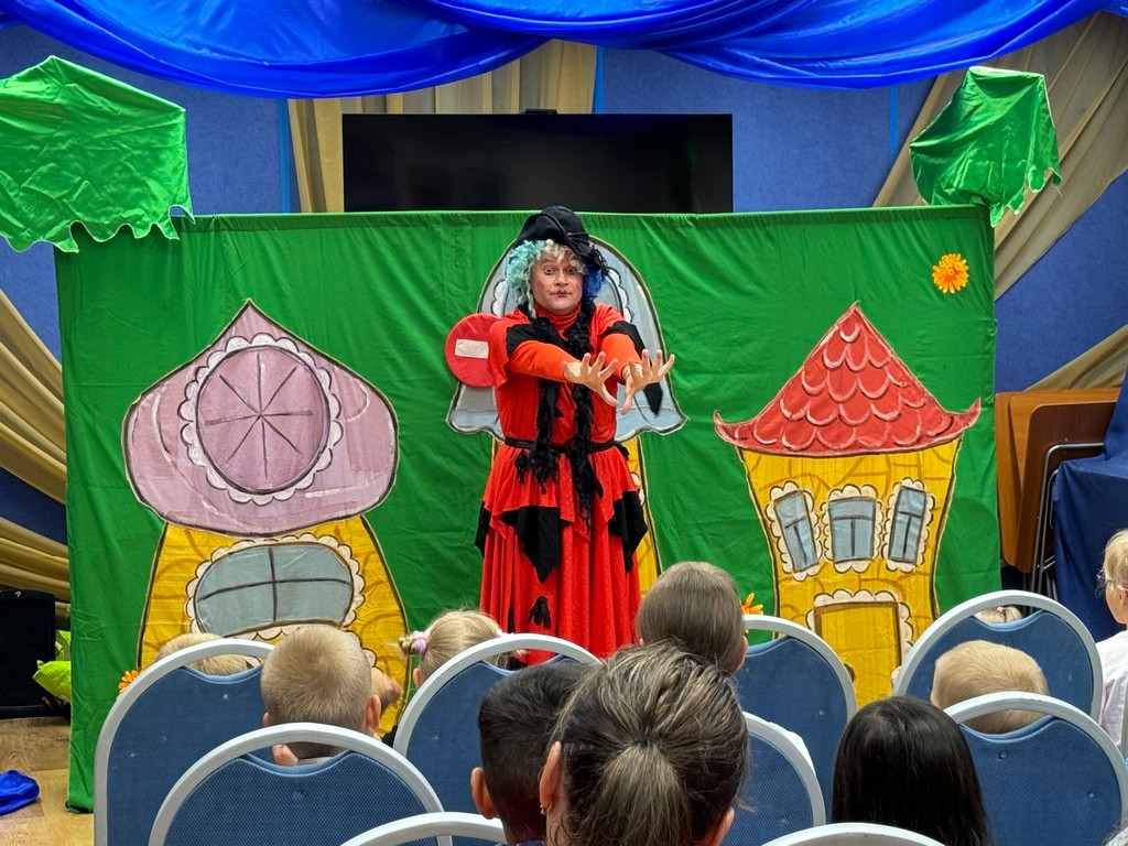 Спектакль «Смешарики в стране Светофории»