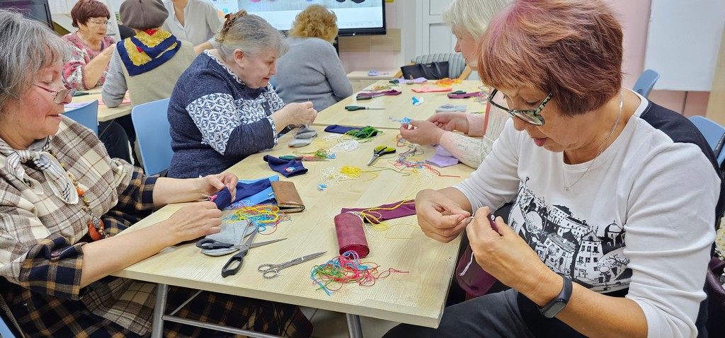 Мастер-класс «Вышивка на носках: создай подарок своими руками»