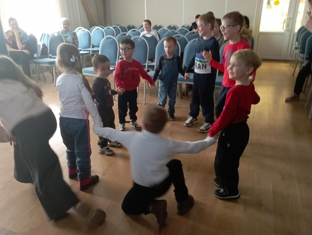 Утренник «Будь готов — всегда готов, как Гагарин и Титов»