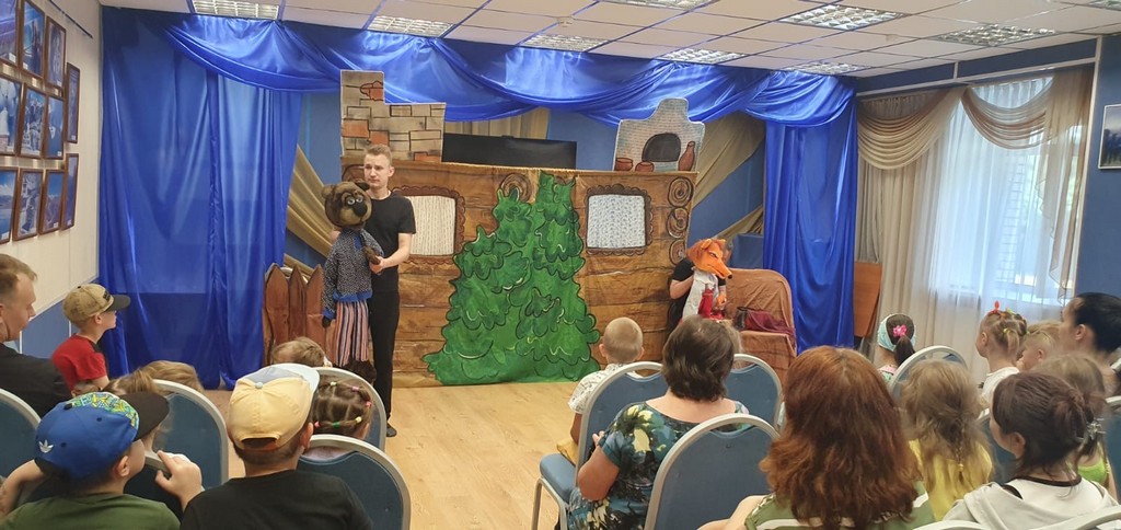 Кукольный спектакль «Лиса и Медведь или Как Лиса Медведя обманывала»