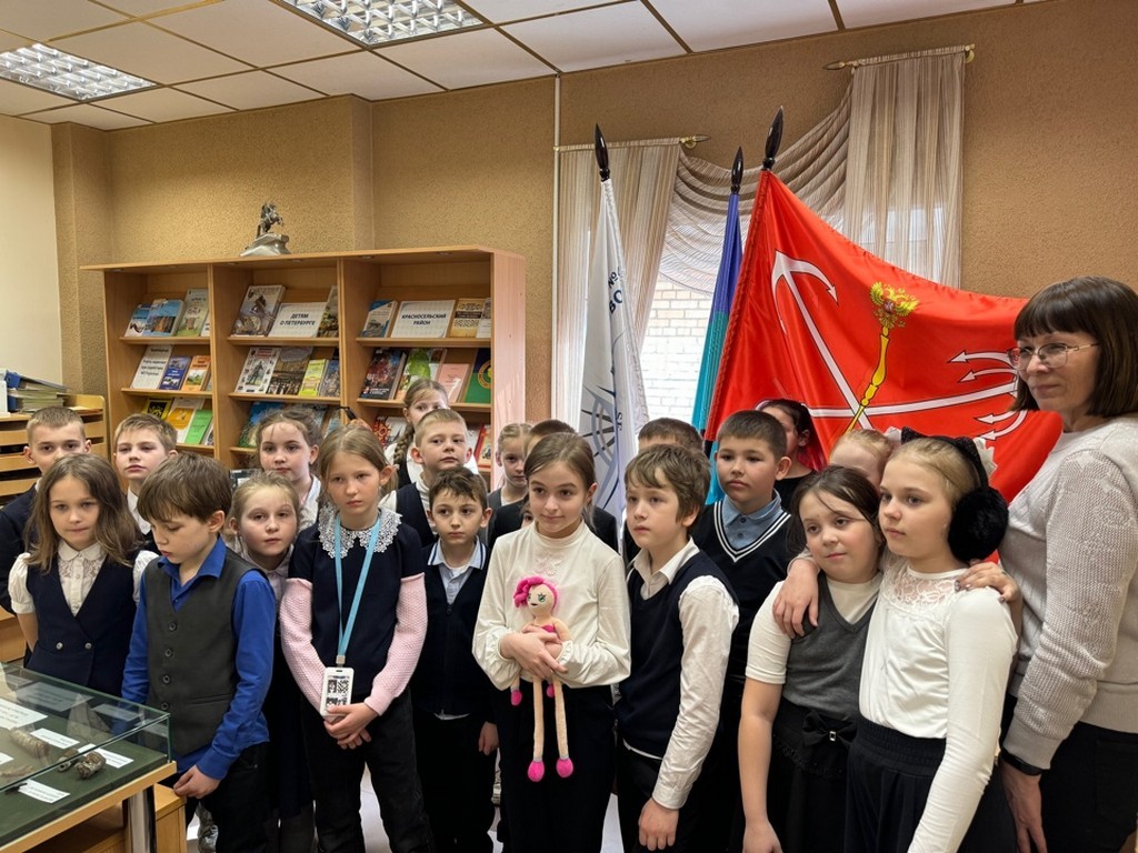 Библиотечный урок «Экскурсия по музейной  экспозиции «Летопись земли Красносельской»