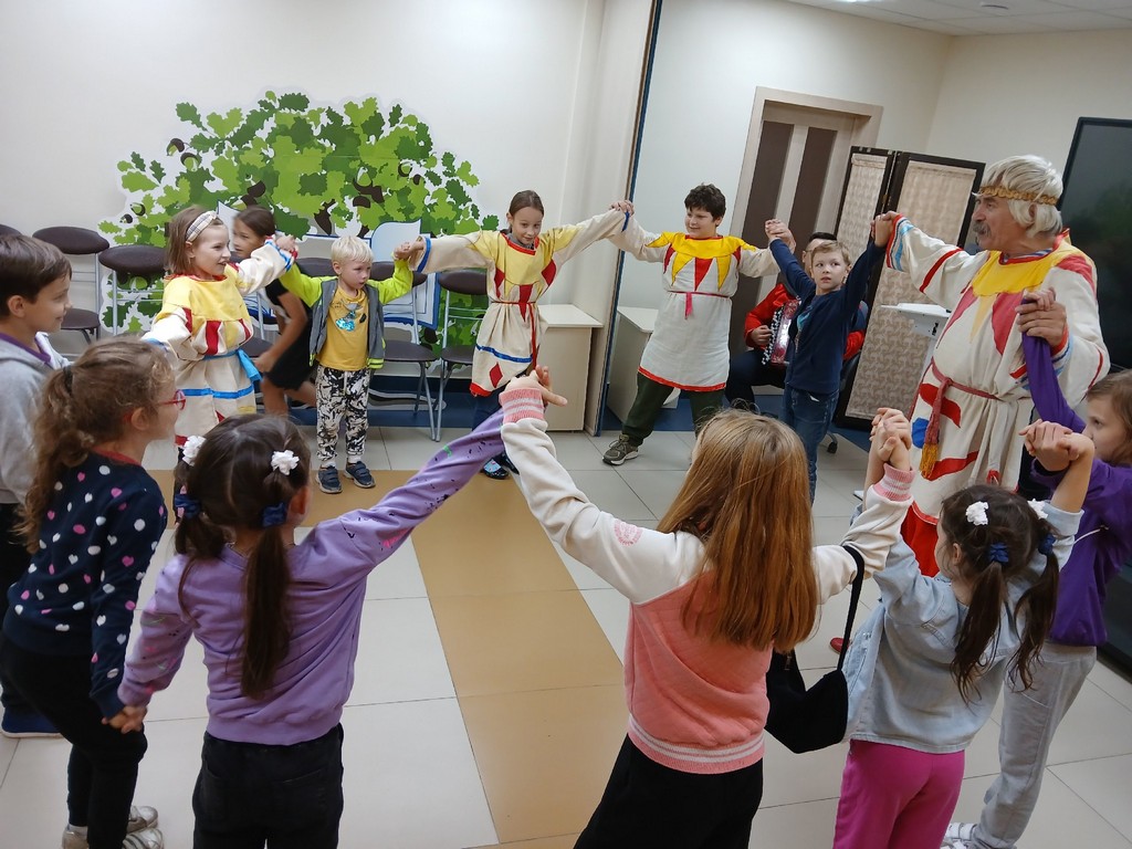 Спектакль-праздник «Радогост – прощание с летом» в исполнении юных артистов театра «Новый ТЮЗ»