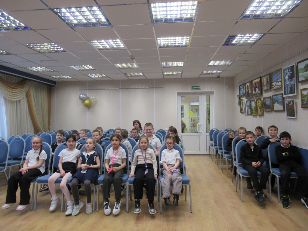 Информационный час «Как человек полетел в космос»