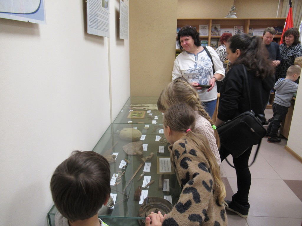 Библиотечный урок «Семейная экскурсия в библиотеку»