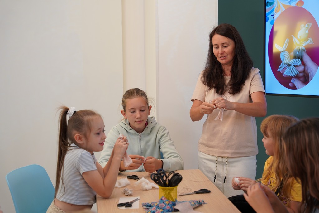 Мастер-класс «Зайчик на пальчик»