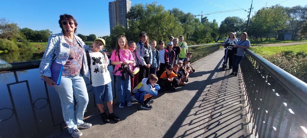 Две краеведческие прогулки для учащихся школ: в Полежаевский парк и по реке Ивановка.