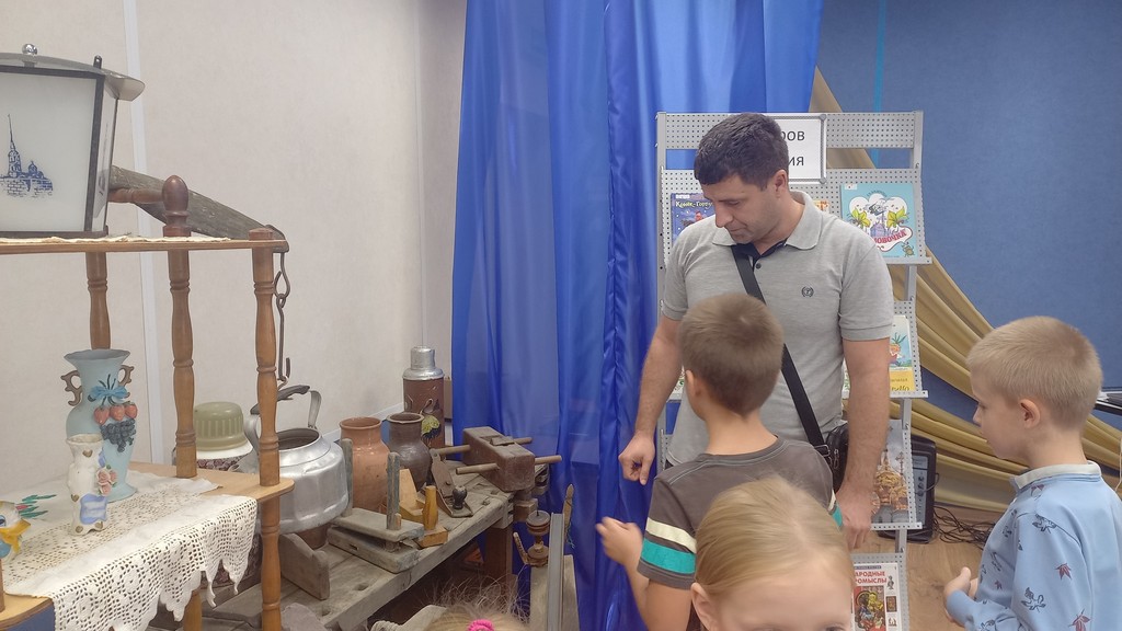 Презентация выставки «Быт русской деревни»