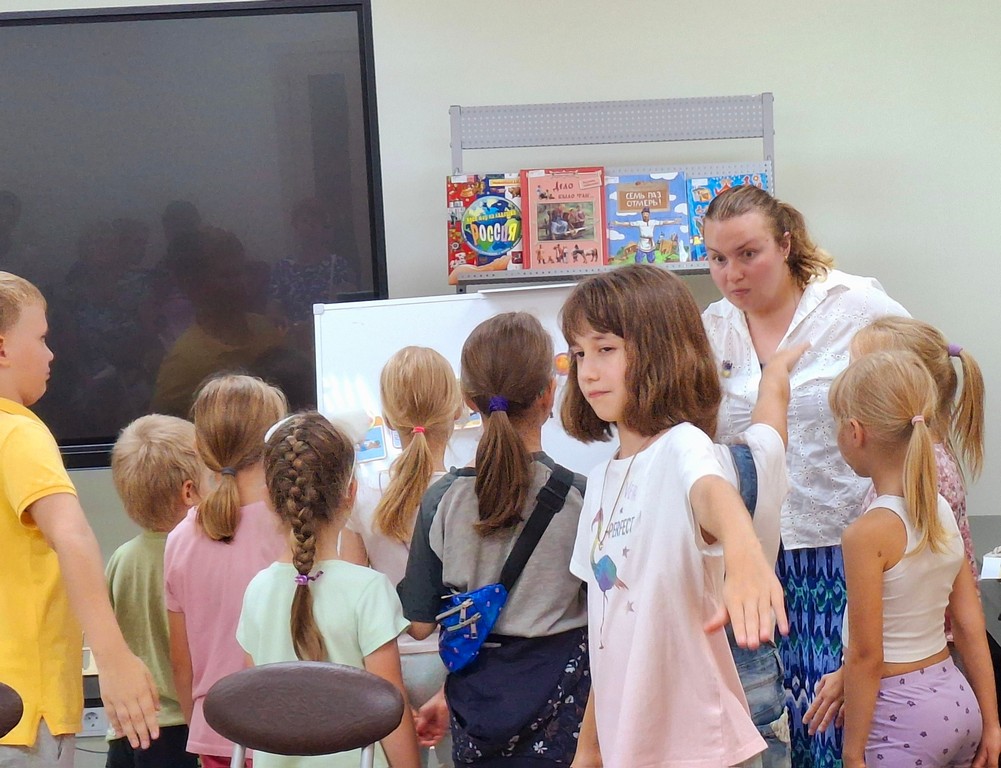 Игровая встреча «Подвижные игры и активности на английском языке от студии English cats»