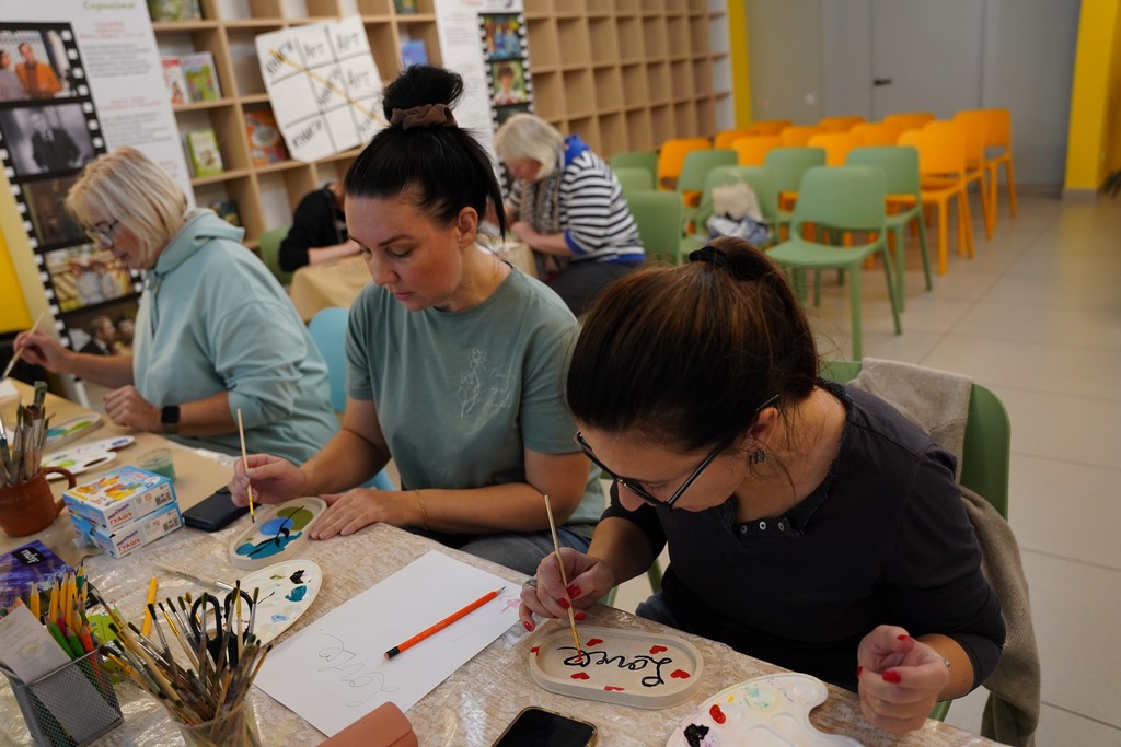 Мастер-класс «Роспись гипсовых тарелочек»