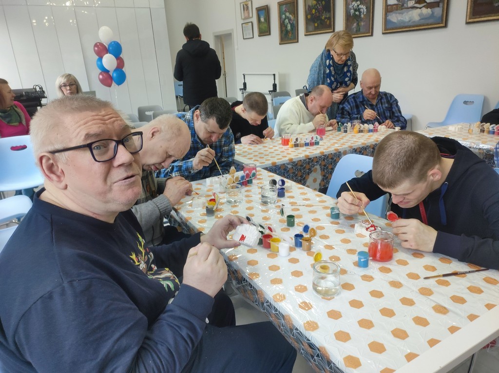 Мастер-класс «Роспись гипсовых фигурок: 9 мая»