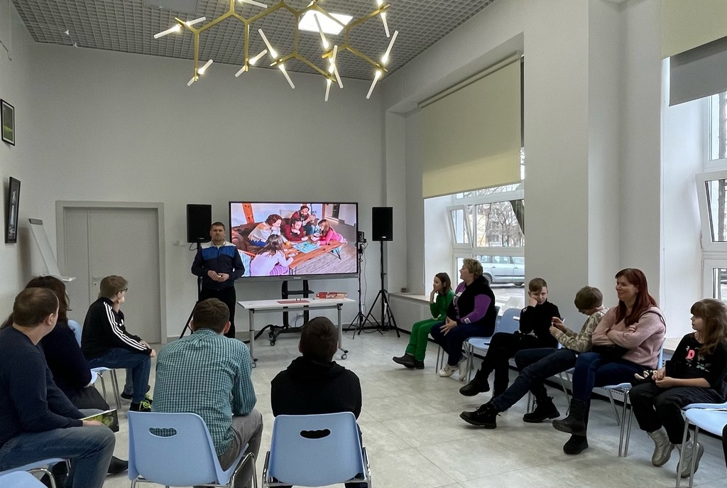 Увлекательная игра «Alias» или «Скажи иначе»